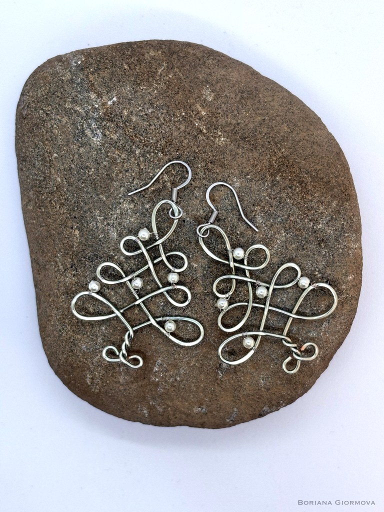 Christmas tree earrings handmade form copper wire with pearl-effect beads